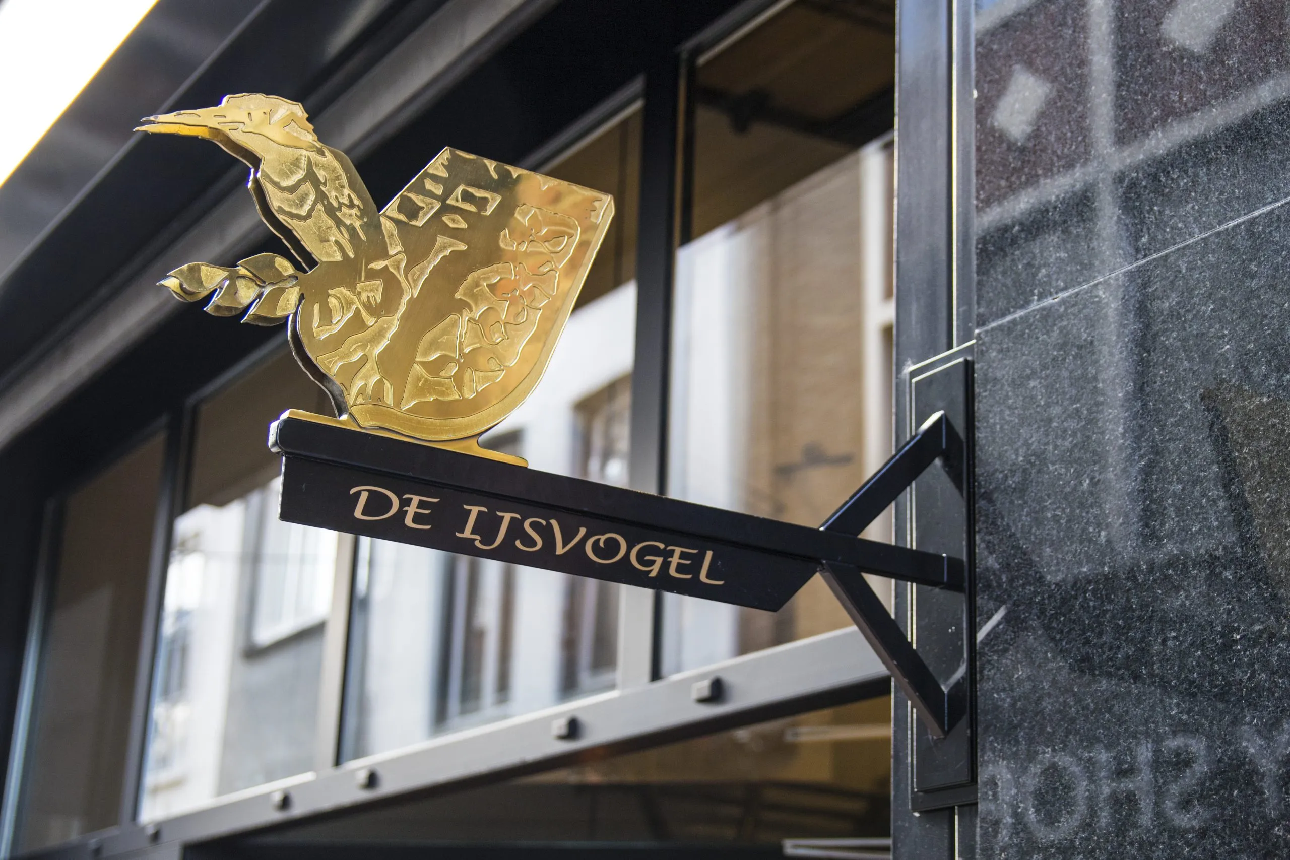Afgewerkte werkomgeving met installaties netjes weggewerkt