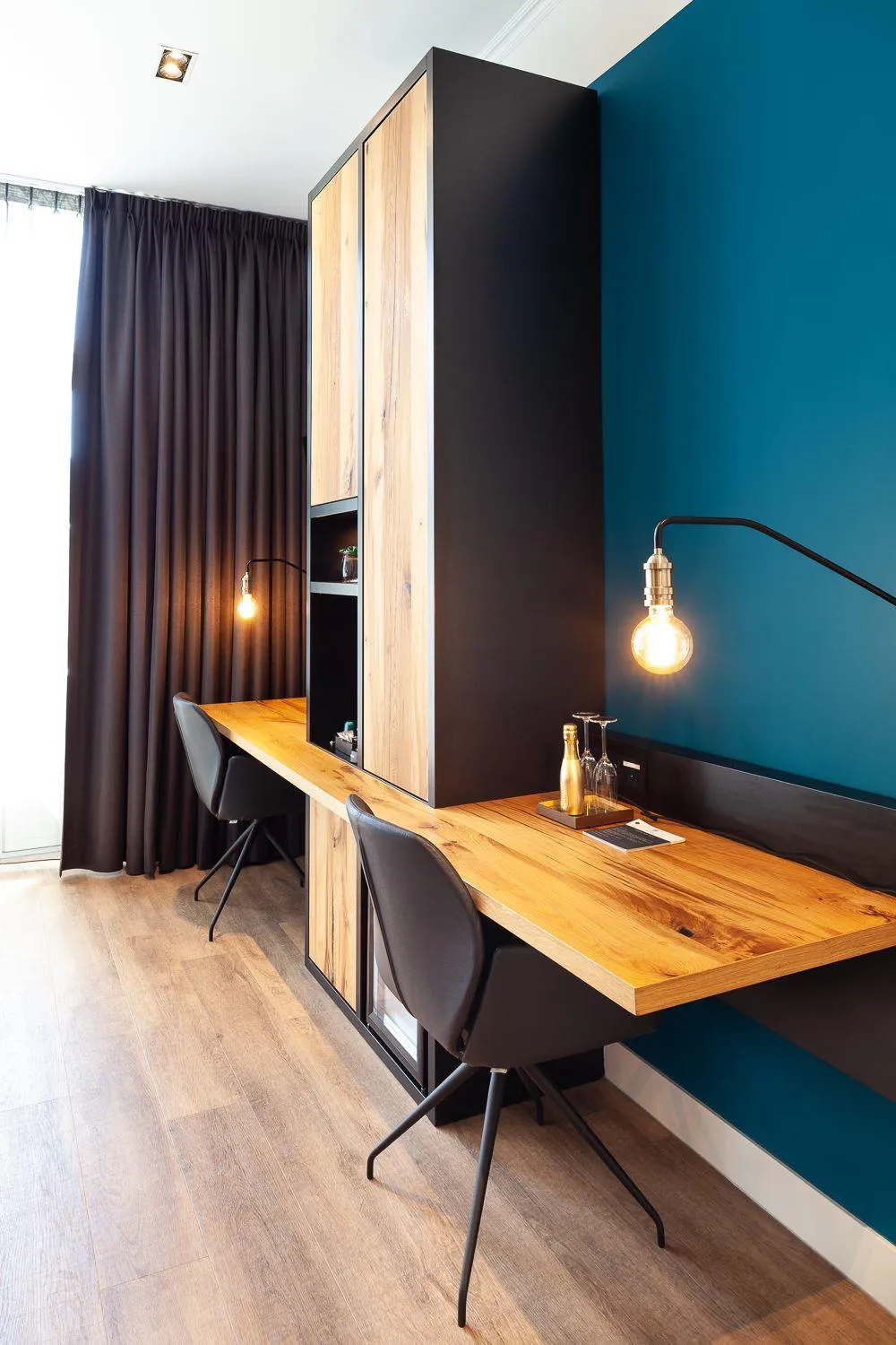 Hospitality-interieur met bar en maatwerk afwerking, gerealiseerd door CoreSpace
